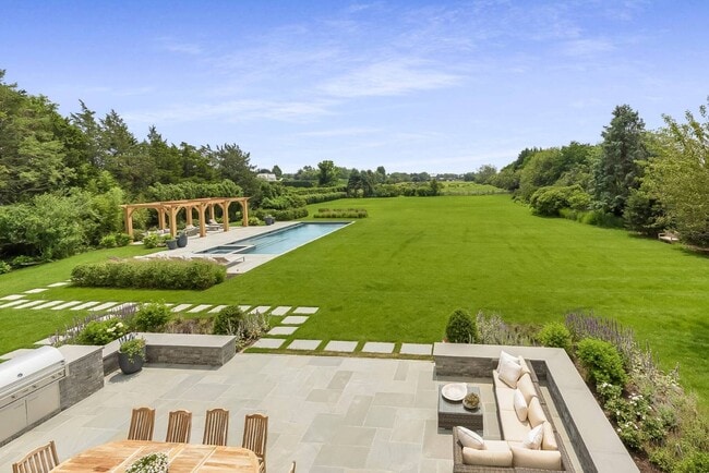 Building Photo - 571 Pauls Ln