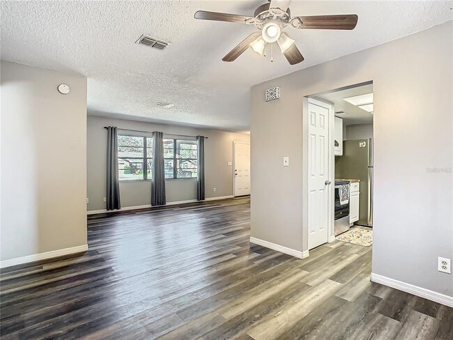 Building Photo - 7801 Rolling Grove Dr W