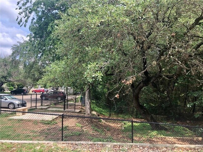 Building Photo - 3204 Menchaca Rd