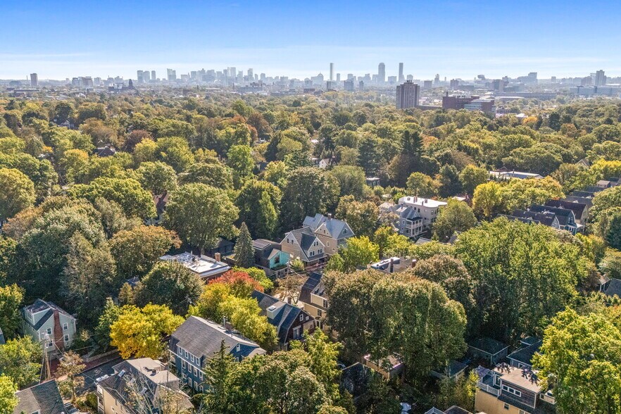 Building Photo - 172 Lexington Ave