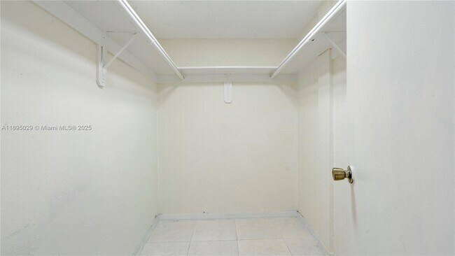 Building Photo - 10000 NW 80th Ct