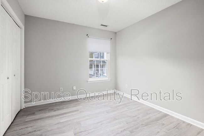 Building Photo - 3511 Thornwood Dr