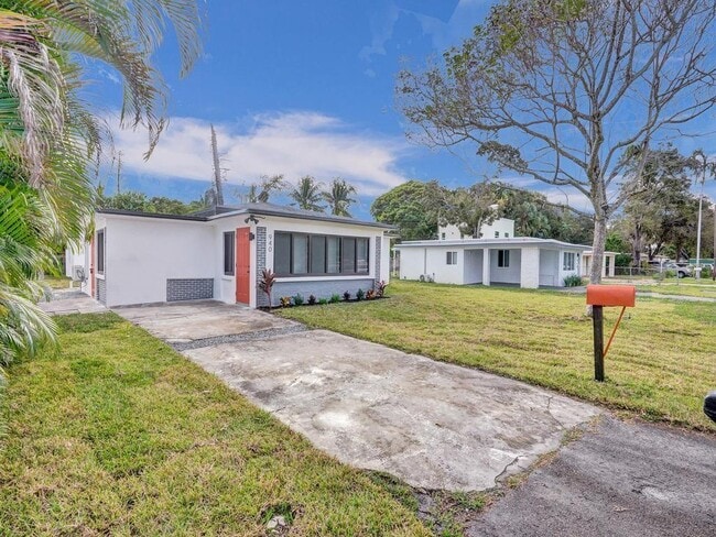 Building Photo - 940 SW 28th St