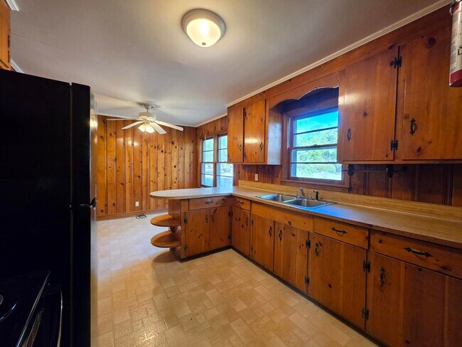 Building Photo - 232 Pinckney St