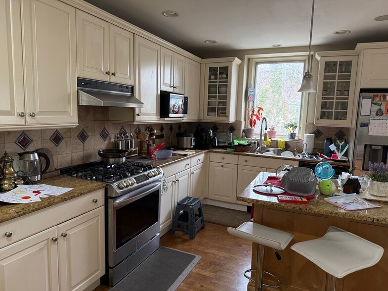 Kitchen - 1358 Indian Creek Dr
