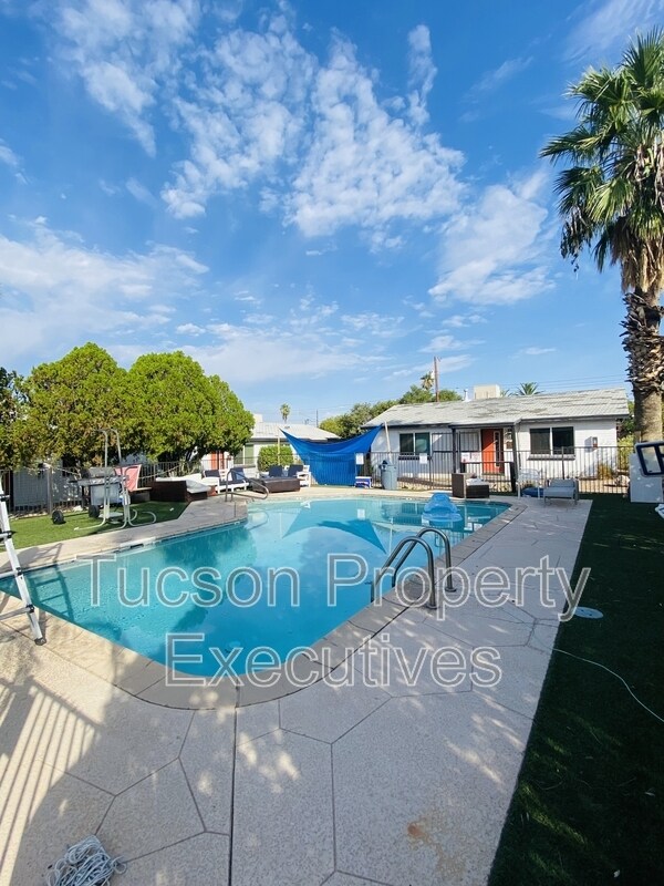 Building Photo - 1421 E Drachman St