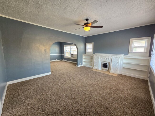 Building Photo - 3 Bed home in Shawnee!