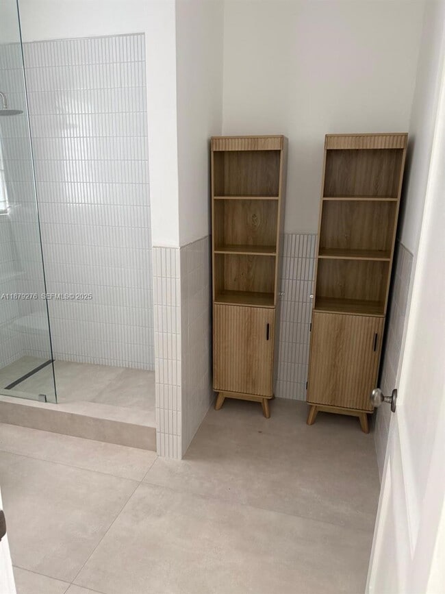 Building Photo - 177 NE 44th St