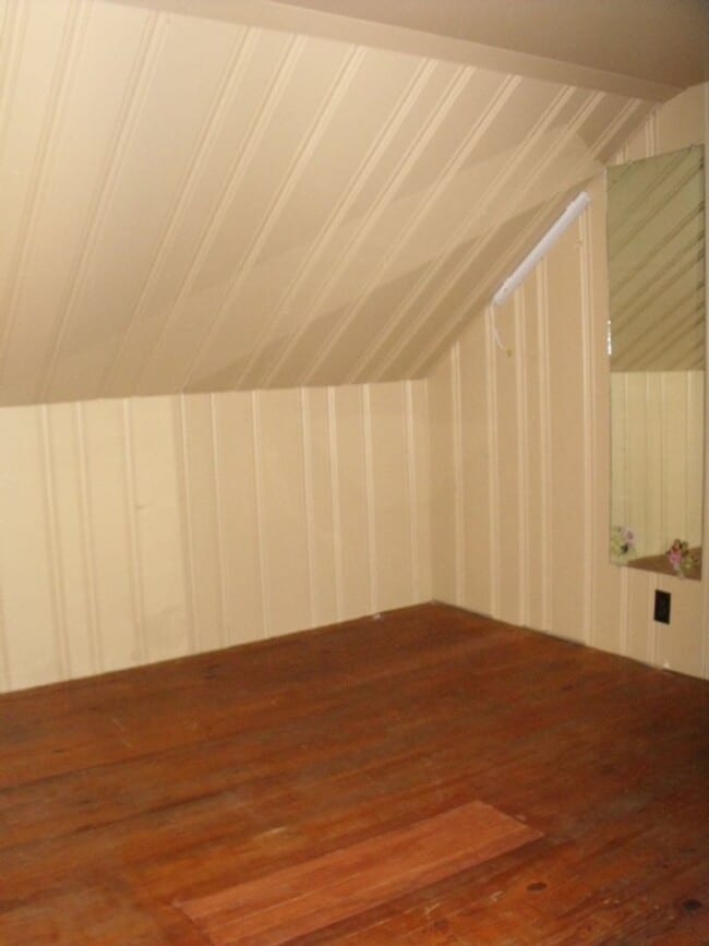 Building Photo - THIS COULD BE YOUR NEW HOME, BUSINESS, OR BOTH!