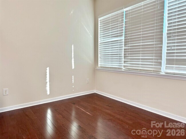 Building Photo - 1218 Clingman Dr