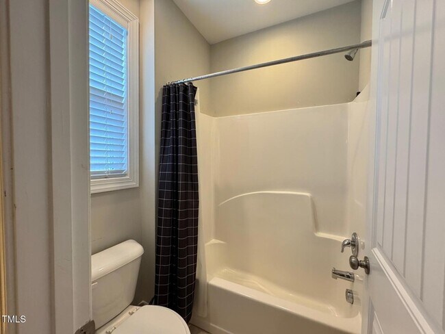 Building Photo - 248 Turner Oaks Dr