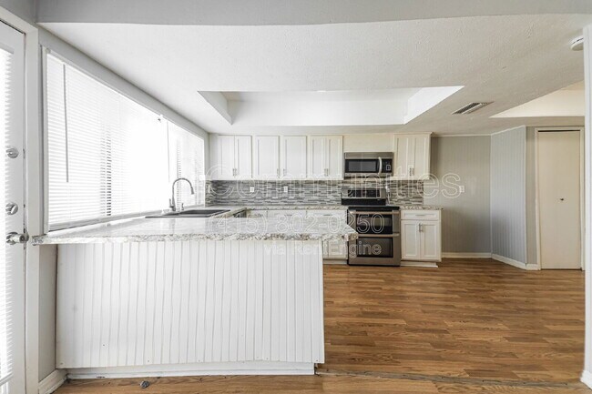 Building Photo - 409 Hardwood Trail