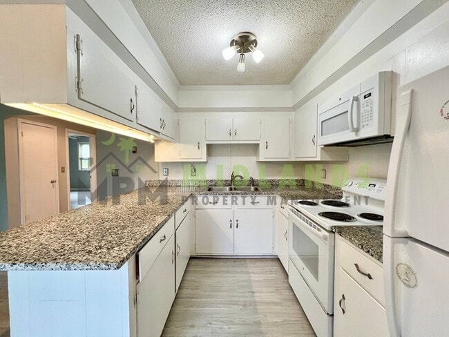 Building Photo - 623 Henderson St