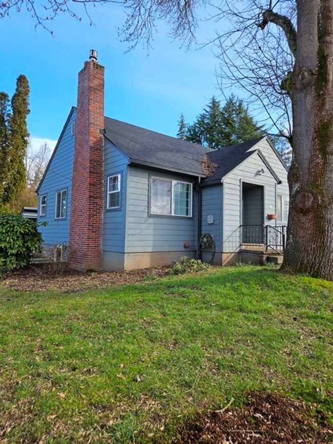 Building Photo - 4Bd/2Ba Two Story Home - For Viewing!