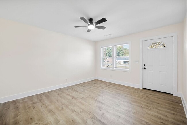 Building Photo - 512 E Branch St