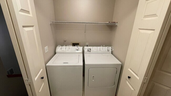 Building Photo - Spacious 3 BD | 2.5 BA Duplex - Beaverton/...