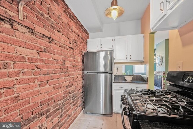 Building Photo - 424 11th St NE