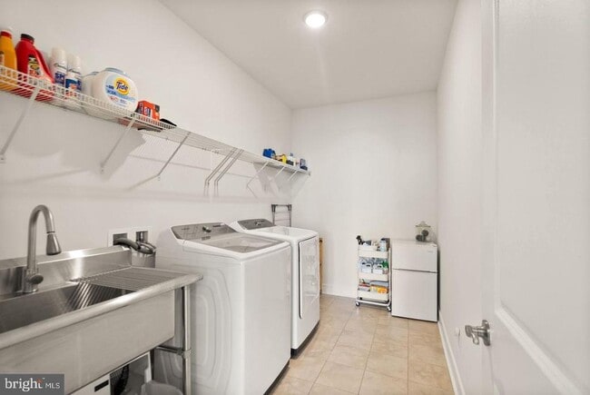 Building Photo - 1108 Coubertin Dr SE