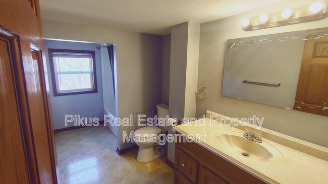 Building Photo - 347 Edgewater Ave NW