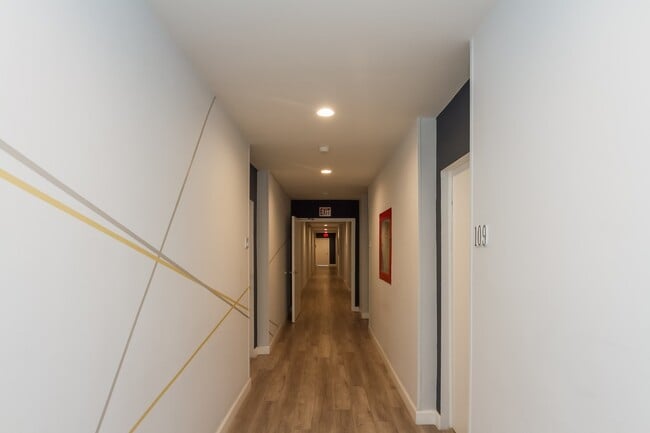 Building Photo - 932 South Westmoreland Avenue, Unit 308