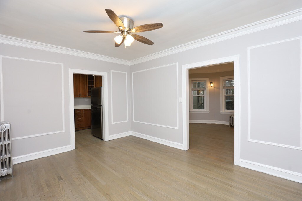 Building Photo - 1352 W Carmen Ave