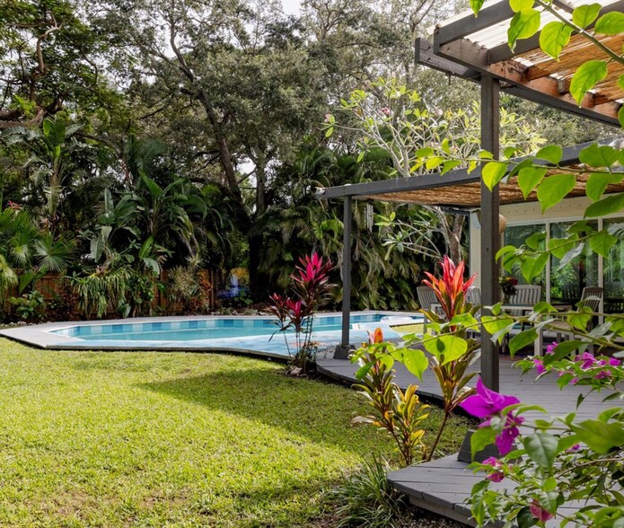 Building Photo - 750 NE 120th St