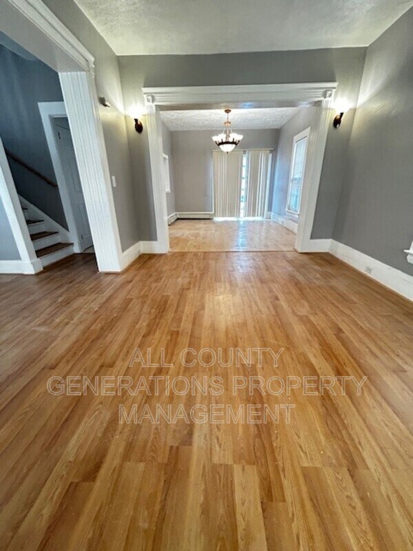 Building Photo - 1361 E 43rd St