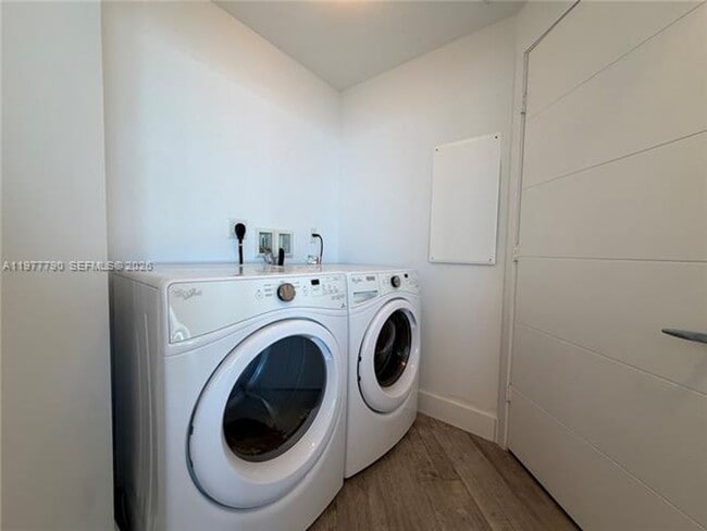 Building Photo - 17111 Biscayne Blvd