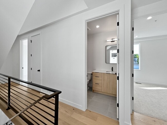 Building Photo - $0 DEPOSIT OPTION. BRAND NEW 4 BED 3 BATH HOME WITH ROOFTOP DECK IN BERKELEY