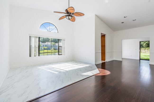 Building Photo - 4283 Brentwood Park Cir
