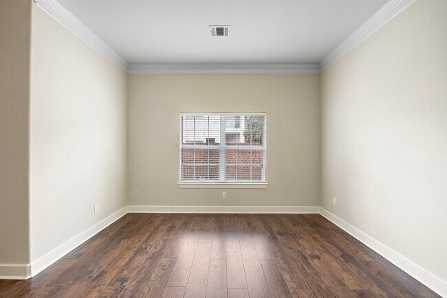 Building Photo - 2865 Westhollow Dr