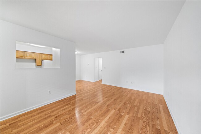 Building Photo - 100 Market St