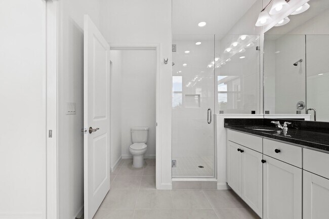 Building Photo - 4416 Longwood Lk Sq