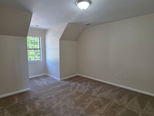 Building Photo - 113 Towne Pk E Dr