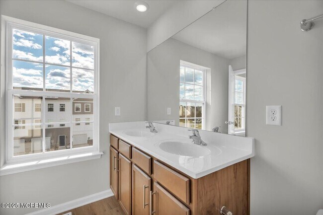 Building Photo - 220 Sandy Rdg Rd