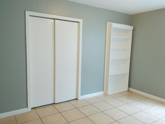 Building Photo - 4330 Spring St