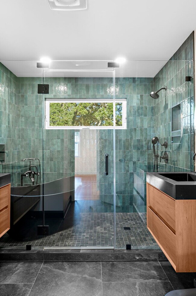 Building Photo - 774 Creekside Dr