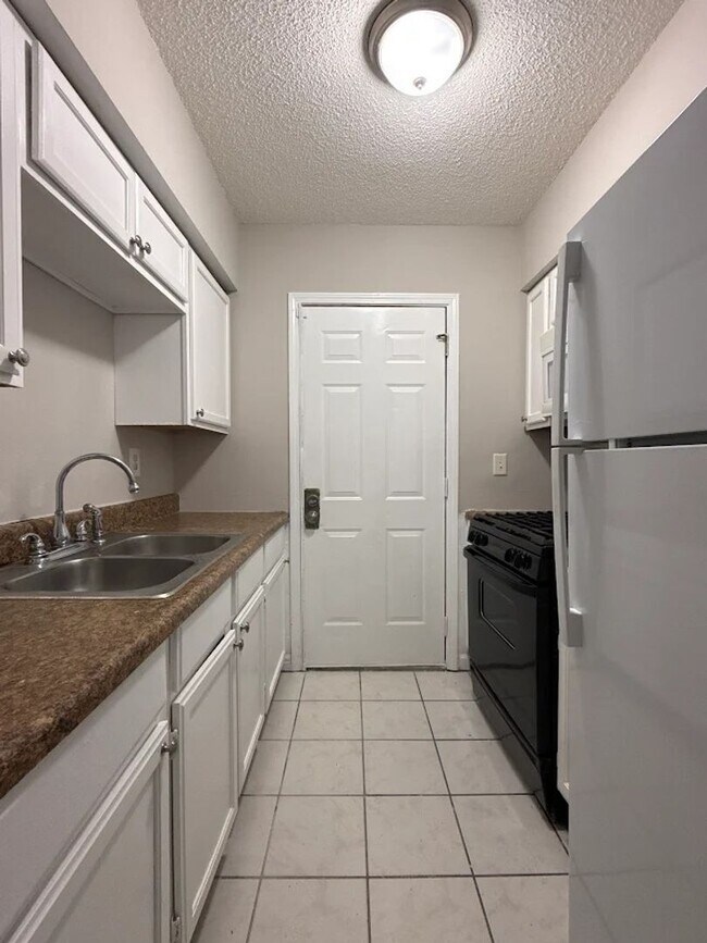 Building Photo - 230 Rosser St SW