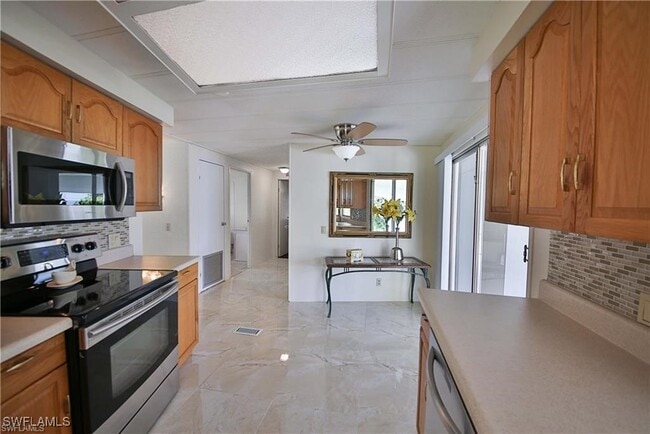 Building Photo - 95 Lemans Dr