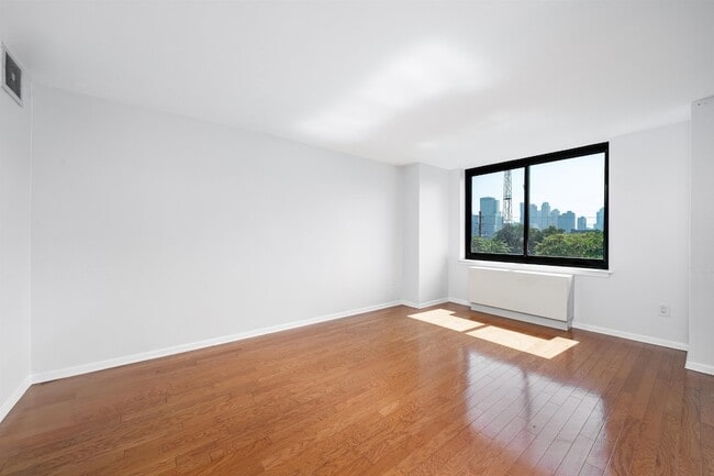 Building Photo - 700 Grove St