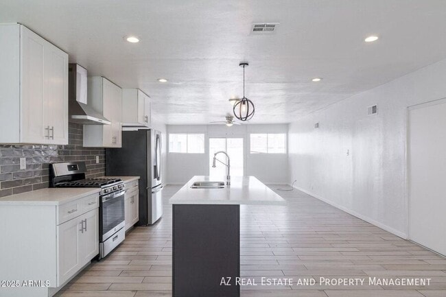 Building Photo - 1628 E Granada Rd