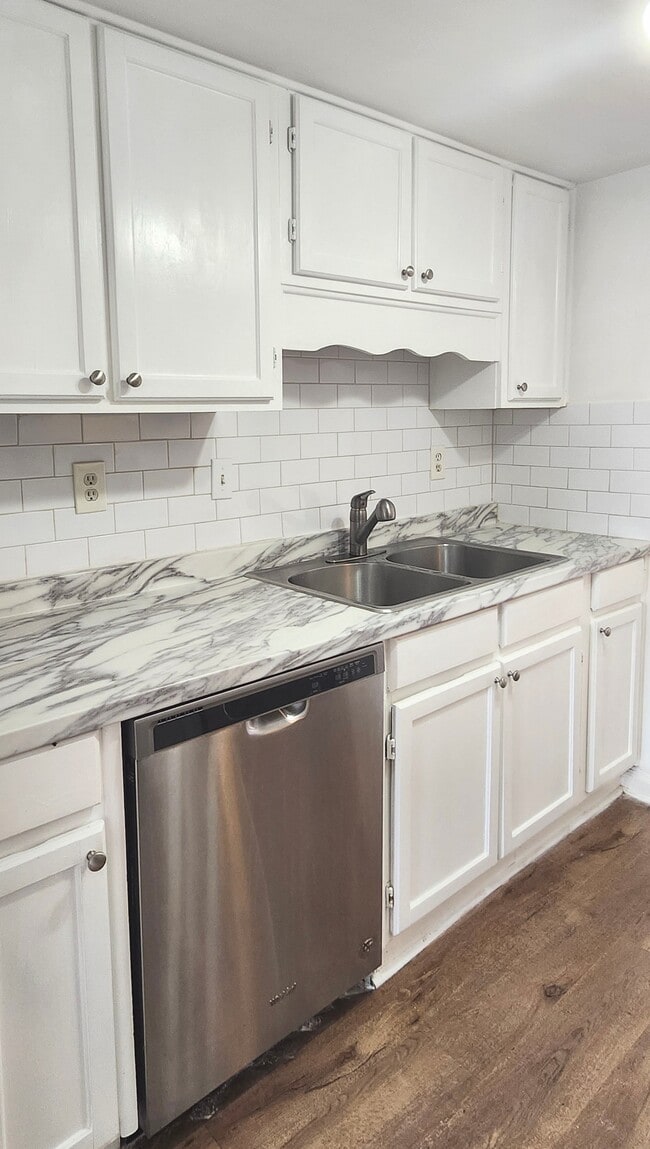 Building Photo - 5595 Executive Way