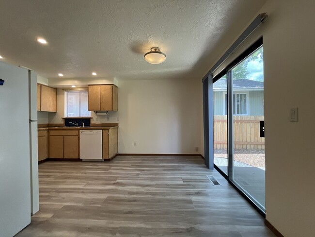 Building Photo - 4825 SW Marigold St