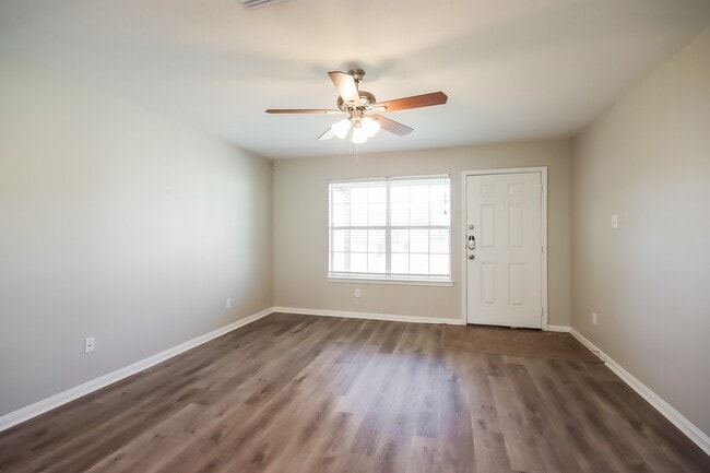 Building Photo - 261 Kellyn Ct