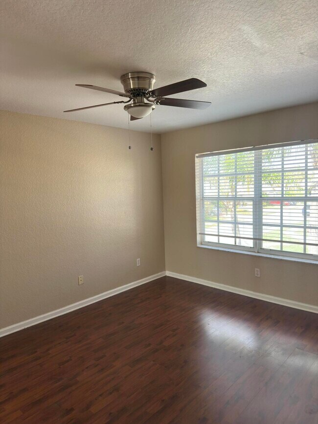 Building Photo - 5409 Eastbay Dr