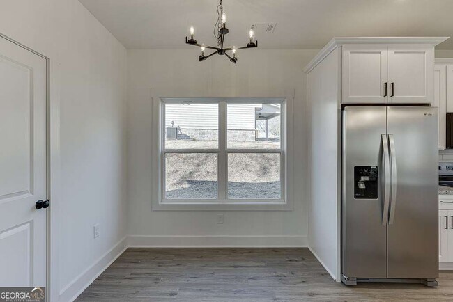 Building Photo - 585 Clayton St