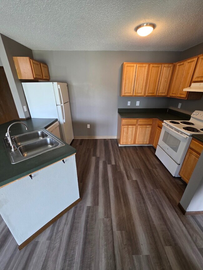 Building Photo - *WINTER MOVE-IN SPECIAL* 3 Bedroom | 2 Bat...