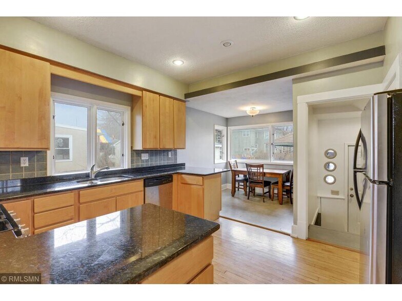 Building Photo - 1522 Minnehaha Ave W