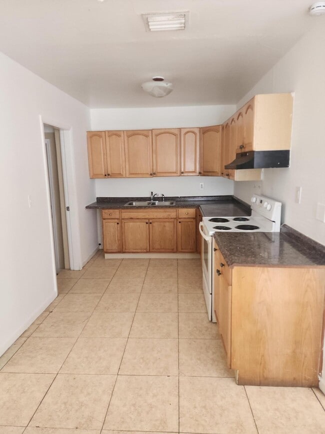 Building Photo - 5999 NW 42nd Ave