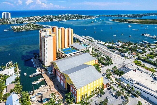 Primary Photo - 2650 Lake Shore Dr